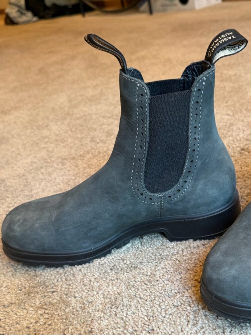 Blundstone Women’s 1630 High Top Chelsea Boots in Rustic Black, size US 7.5